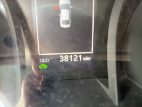 Used 2018 Toyota Camry LE FWD image 3