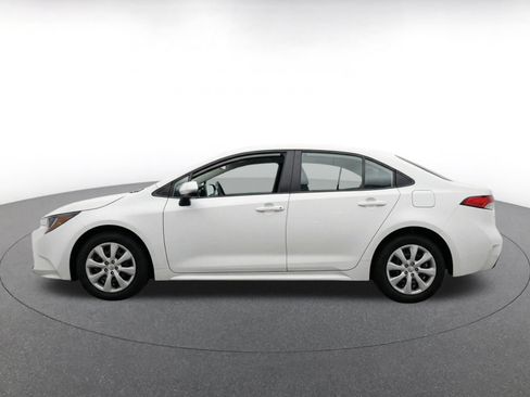 Used 2025 Toyota Corolla LE FWD image 4