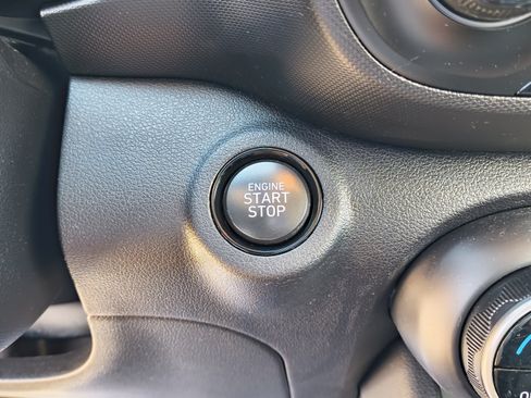 Used 2024 Hyundai Venue SEL FWD image 30