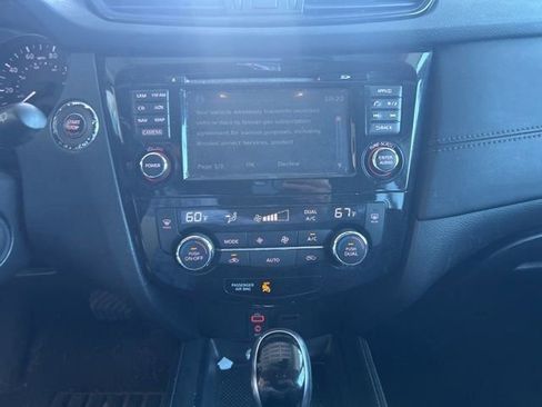 Used 2017 Nissan Rogue SL FWD image 8