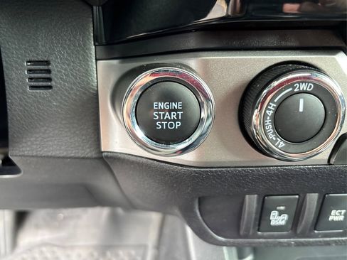 Used 2017 Toyota Tacoma Limited image 34