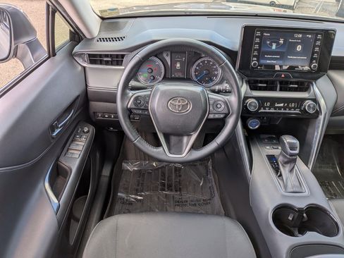 Used 2021 Toyota Venza LE AWD/4WD image 18