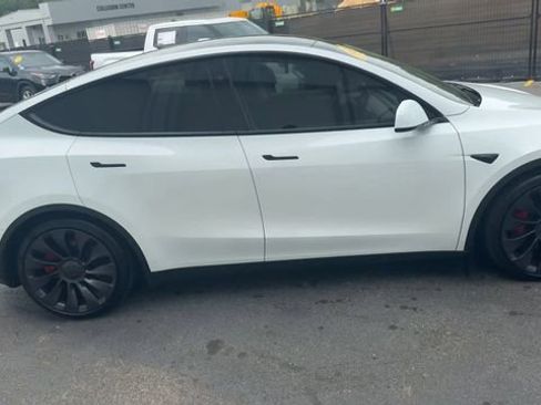 Used 2025 Tesla Model Y Performance AWD/4WD image 16