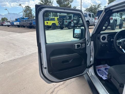 New 2024 Jeep Wrangler Unlimited Sahara w/ Technology Group AWD/4WD image 11