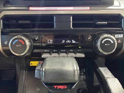 Used 2024 Toyota Tacoma TRD Off-Road w/ TRD Off Road Upgrade Package AWD/4WD image 20