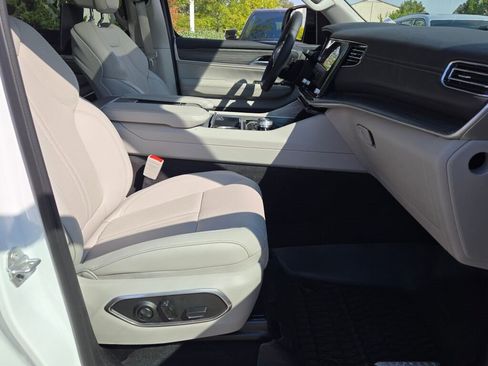 Used 2024 Jeep Wagoneer Series III w/ Premium Group I image 6