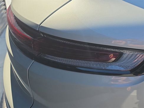 Certified 2025 Porsche Cayenne E-Hybrid image 16