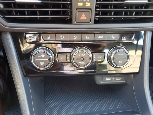 Certified 2024 Volkswagen Jetta SE w/ Panoramic Sunroof Package FWD image 36