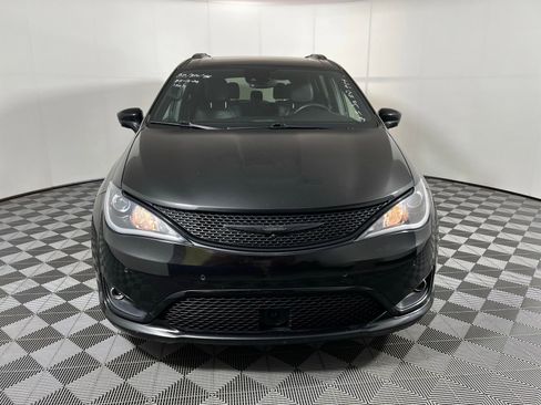 Used 2020 Chrysler Pacifica Touring-L Plus w/ Advanced Safetytec Group FWD image 2