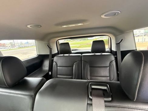 Used 2023 GMC Acadia SLT FWD image 27