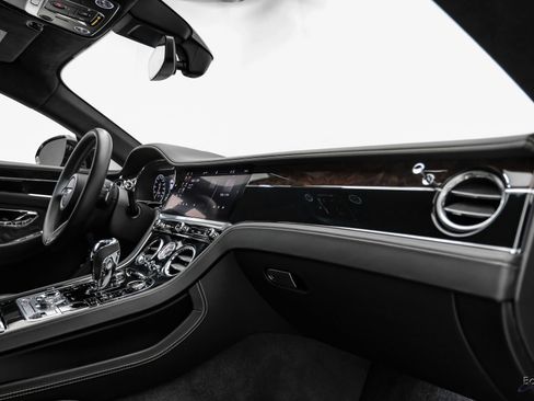 Used 2022 Bentley Continental GT AWD/4WD image 44