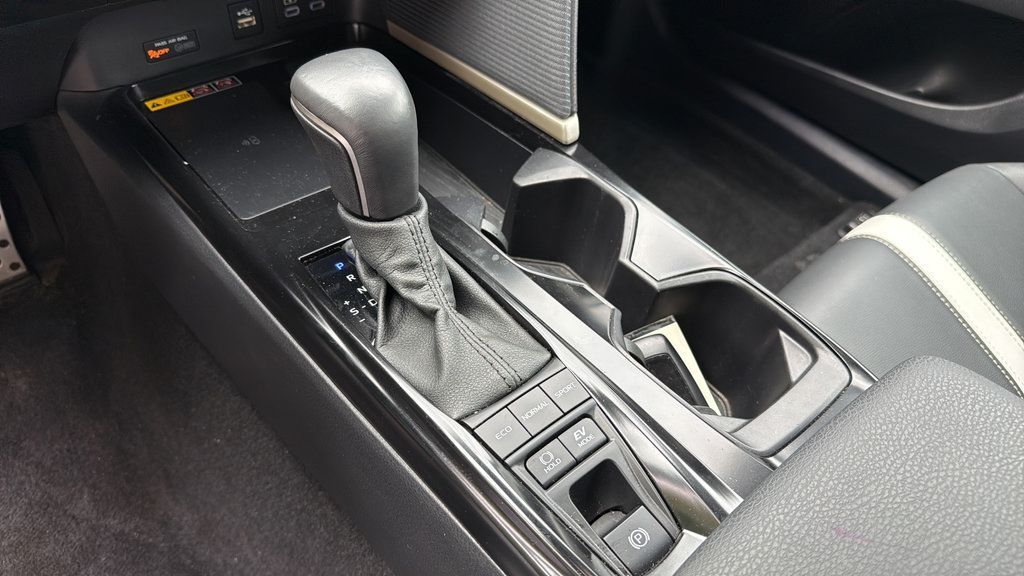 Used 2025 Toyota Camry SE FWD image 27