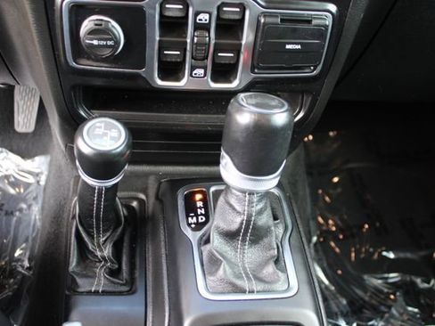 Used 2021 Jeep Wrangler Unlimited Sahara image 16