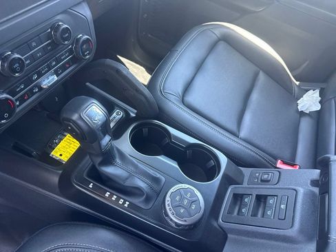 Used 2025 Ford Bronco Badlands AWD/4WD image 12