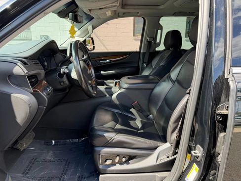 Used 2020 Cadillac Escalade Luxury AWD/4WD image 6