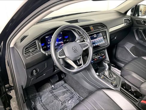 Used 2022 Volkswagen Tiguan SE image 13