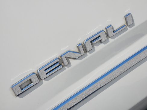 Used 2015 GMC Yukon Denali w/ Open Road Package RWD image 13