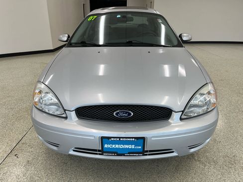 Used 2007 Ford Taurus SEL image 2