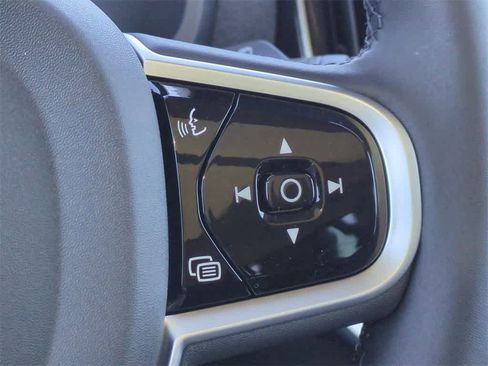 New 2026 Volvo XC90 B6 Plus w/ Protection Package Premier image 24