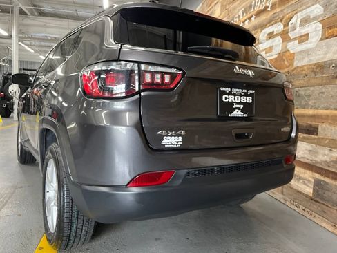 Used 2022 Jeep Compass Latitude w/ Convenience Group AWD/4WD image 17