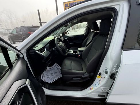Used 2019 Toyota RAV4 LE image 10
