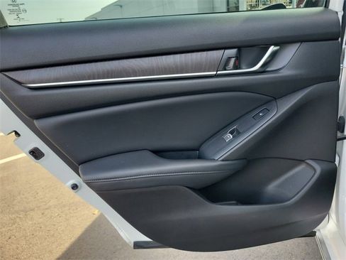 Certified 2018 Honda Accord Touring image 15