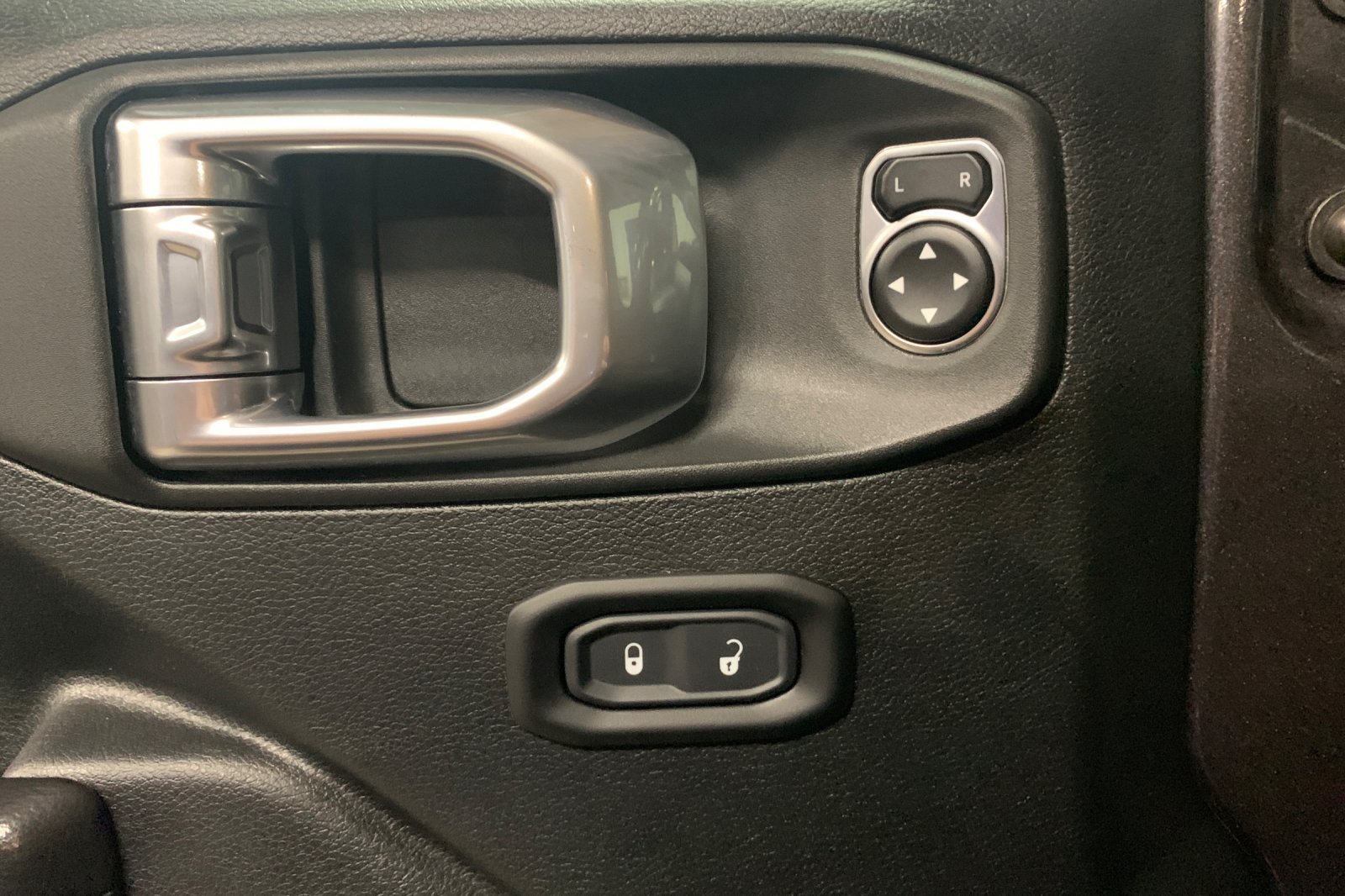Used 2021 Jeep Wrangler Unlimited Sport AWD/4WD image 12