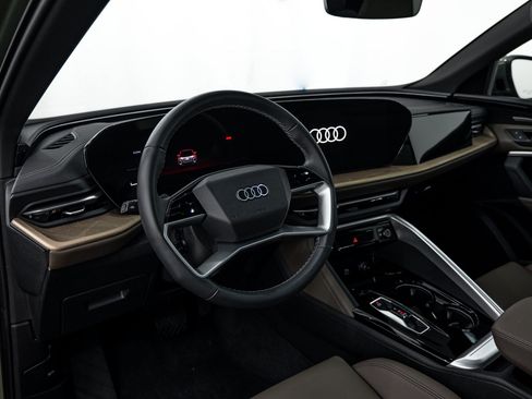 Used 2025 Audi Q5 Premium Plus w/ Premium Plus AWD/4WD image 11
