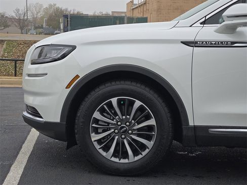 Used 2023 Lincoln Nautilus FWD w/ Premium Package image 8