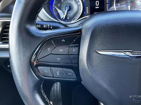 Used 2018 Chrysler Pacifica Touring-L w/ Premium Audio Group image 19