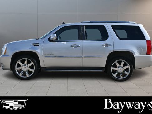 Used 2012 Cadillac Escalade Luxury RWD image 5