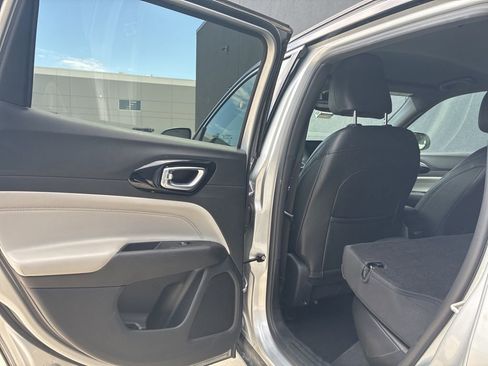 Used 2025 Jeep Compass Limited image 13