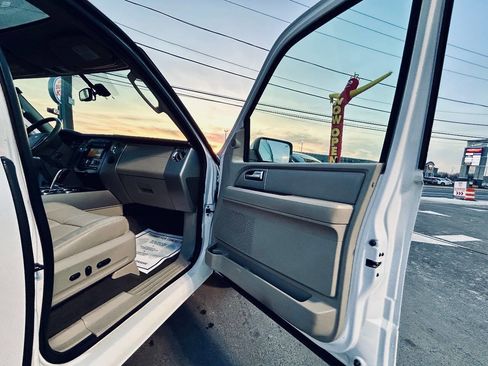 Used 2009 Ford Expedition Limited image 40