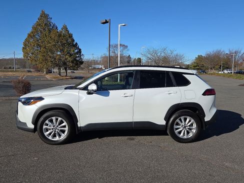 Certified 2022 Toyota Corolla Cross LE image 8