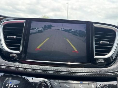 Used 2021 Chrysler Pacifica Limited AWD/4WD image 27
