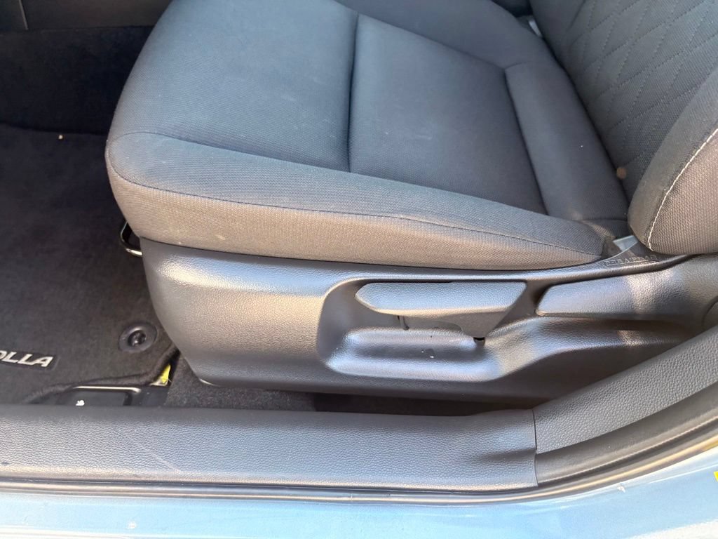 Used 2025 Toyota Corolla LE w/ Carpet Mat Package (TMS) FWD image 28