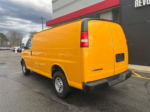 Used 2019 Chevrolet Express 3500 w/ Driver Convenience Package image 5