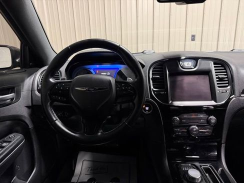Used 2018 Chrysler 300 S AWD/4WD image 29