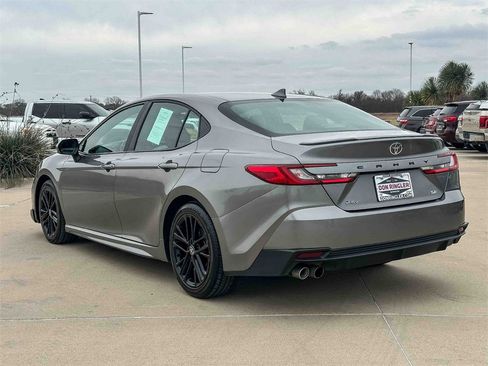 Used 2025 Toyota Camry SE image 5