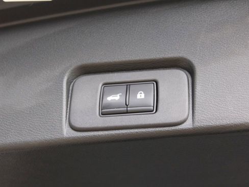 Used 2024 Nissan Rogue SV w/ SV Premium Package image 12