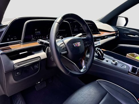 Used 2024 Cadillac Escalade ESV Premium Luxury RWD image 10