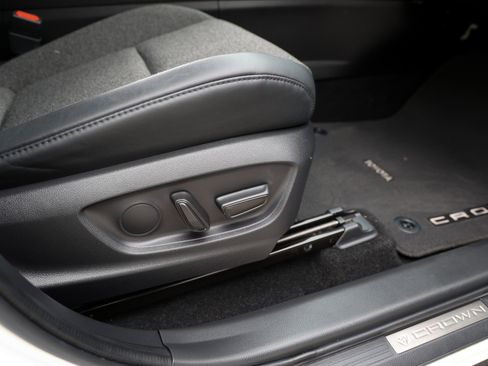 Used 2023 Toyota Crown Limited image 42