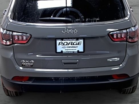 Used 2023 Jeep Compass Latitude w/ Convenience Group image 11