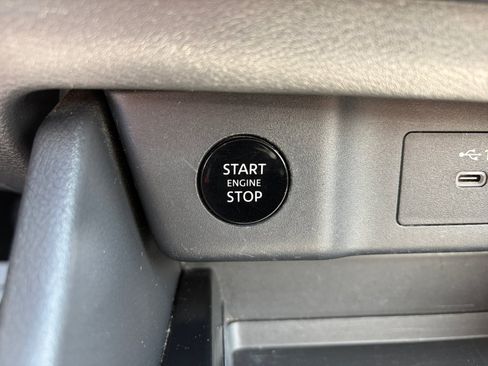 Used 2024 Nissan Rogue SV AWD/4WD image 30