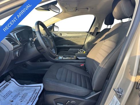 Used 2019 Ford Fusion SE image 9