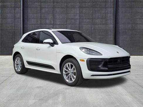 Certified 2025 Porsche Macan AWD/4WD image 6