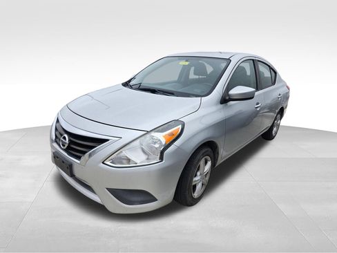 Used 2019 Nissan Versa SV FWD image 1