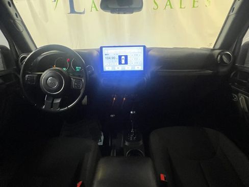 Used 2018 Jeep Wrangler Unlimited Sport S AWD/4WD image 14