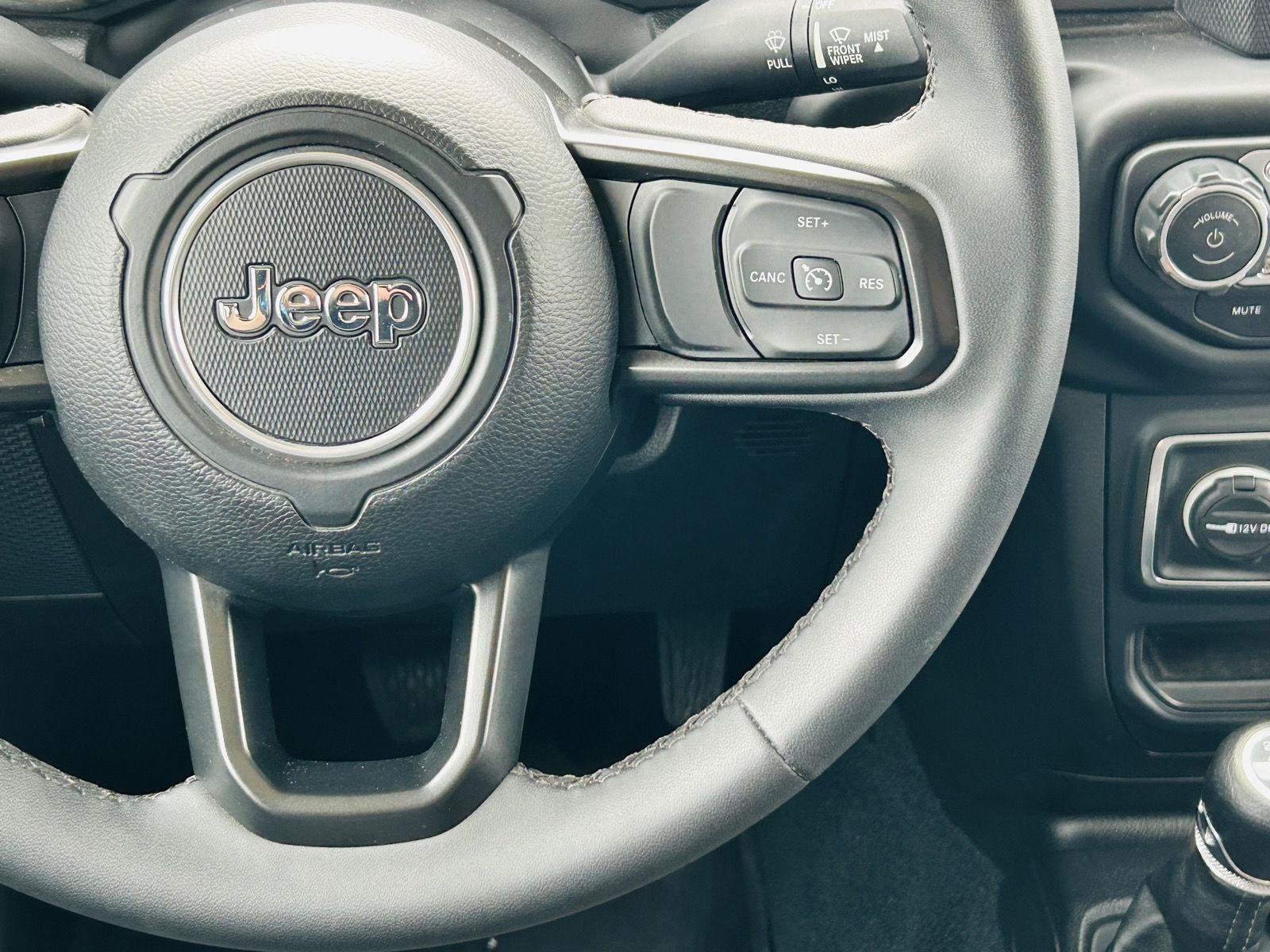 Used 2023 Jeep Gladiator Sport AWD/4WD image 13