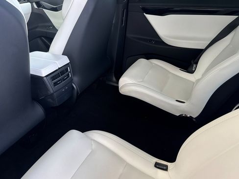 Used 2018 Tesla Model X 75D AWD/4WD image 15